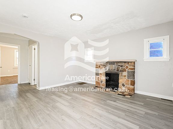 1229526_002_living_room_2.jpg