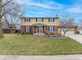 761 Breezy Point Dr, Clinton, IA 52732