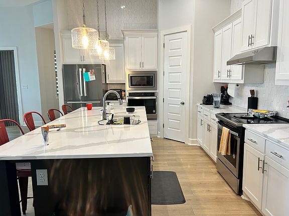 4th image of 6515 Clayton Ct