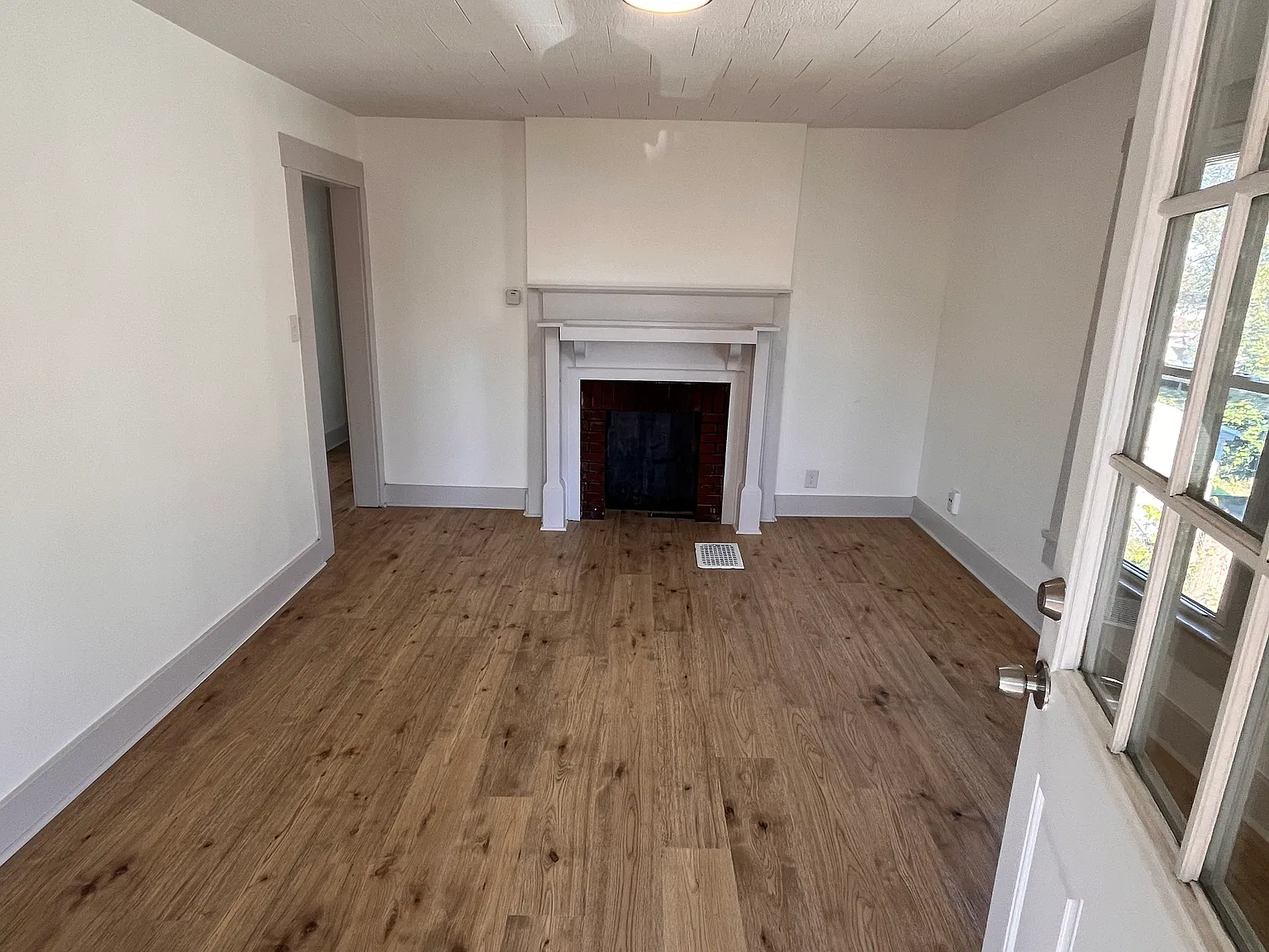 2 bed, $1,050 — Photo 4