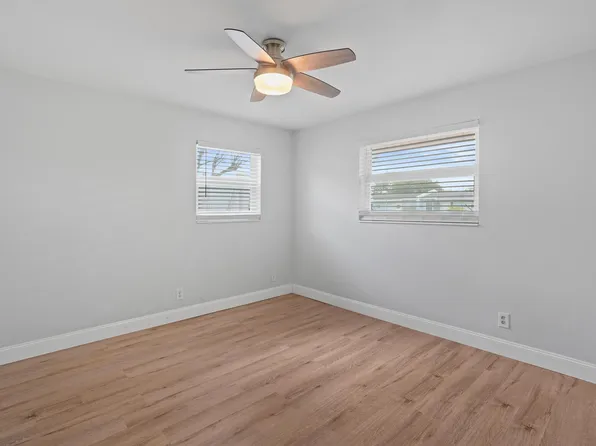 9 Robalo Ct, North Palm Beach, FL 33408