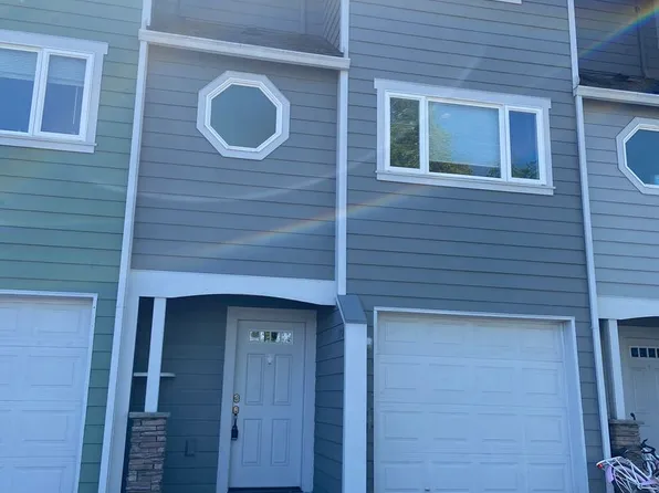 998 W 8th Pl, The Dalles, OR 97058