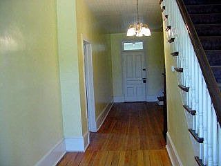  Entry / Foyer