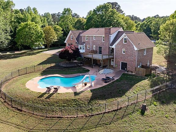 2nd image of 136 Hidden Lake Dr