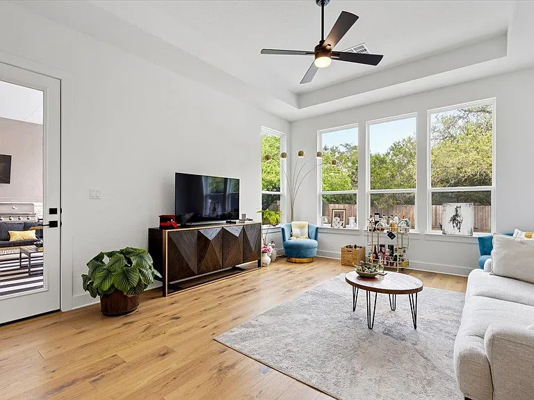 101 Onion Creek Ln — Photo 30