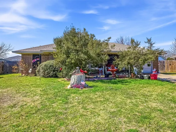 821 Jennifer Ct, Sanger, TX 76266