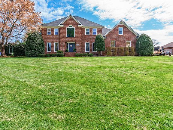 2nd image of 217 Spring Run Dr