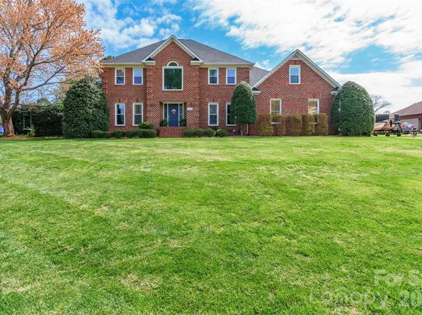 217 Spring Run Dr, Mooresville, NC 28117