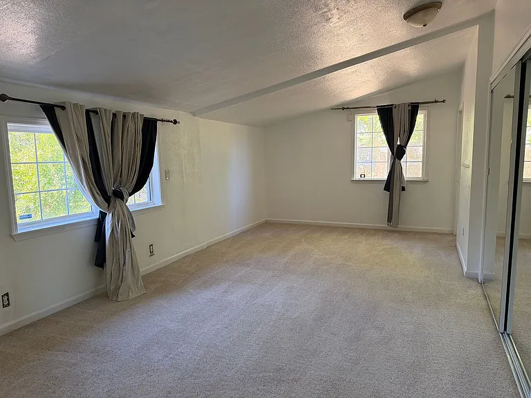 3829 Delaware Ave — Photo 14