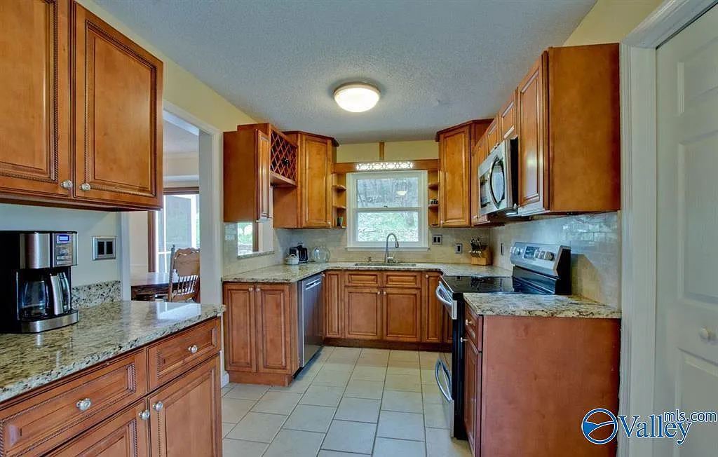 4 bed, 3.0 bath, 1930 sqft, $2,200 — Photo 4