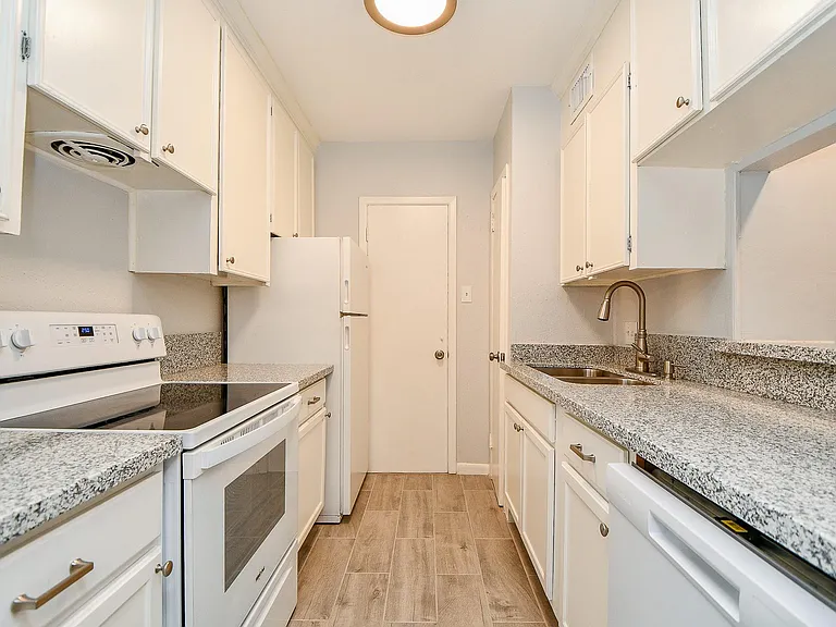 2822 Briarhurst Dr #43 — Photo 2