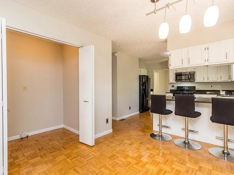 6085 Tara Hill Dr — Photo 10