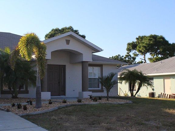 3rd image of 93 Broadmoor Ln