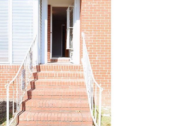 2nd image of 538 Langdon St