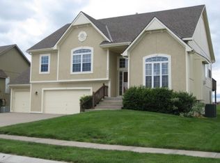 3041 SW Gentry Ct, Lees Summit, MO 64081