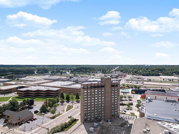 3rd image of 25 Michigan Ave W #403