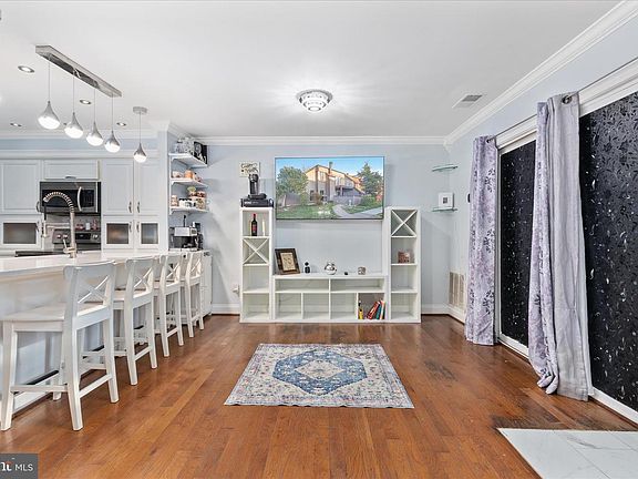 4th image of 3948 Woodhue Pl #18
