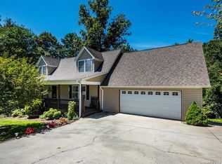221 Scenic Ridge Dr, Hendersonville, NC 28792