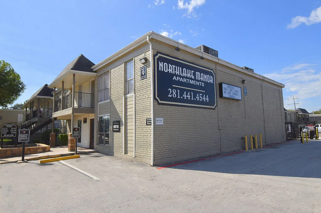 Building Photo - Northlake Manor Apartments