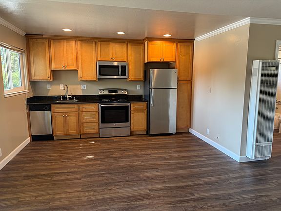4th image of 30 Gladys Ct APT 2-F
