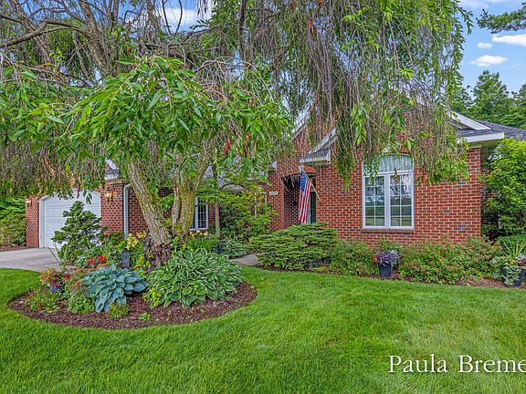 2nd image of 5429 Grand Valley Ct NE