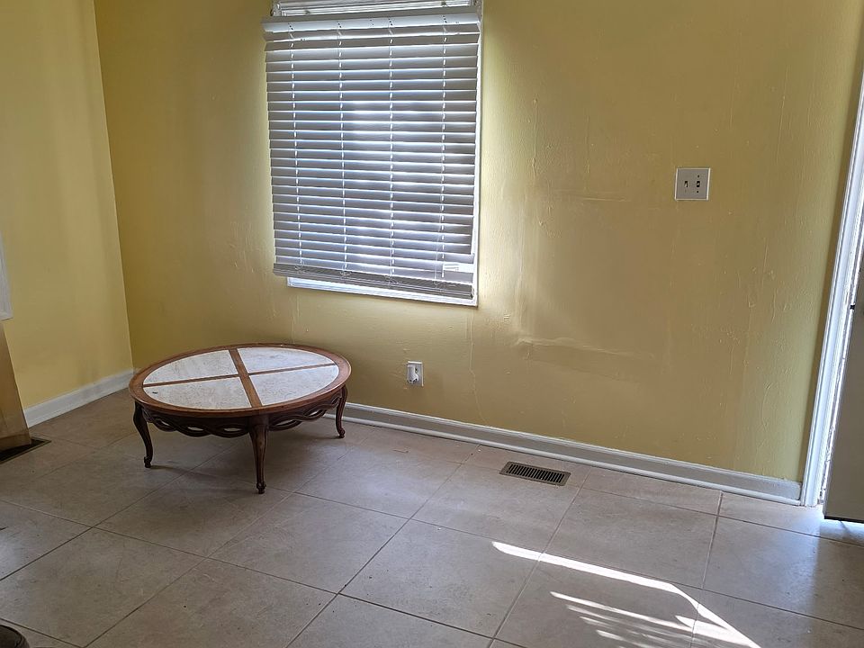 1st image of 313 Gabriel St