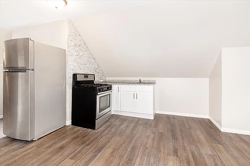2246 S Albany Ave #4F Photo 1