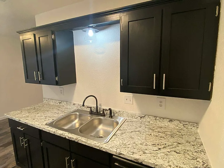 1321 W Swan St #1 — Photo 5