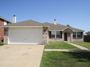 2052 Kalgary Ln, Grand Prairie, TX 75052