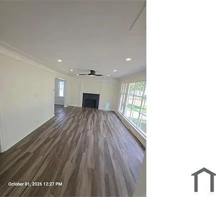 3 bed, $1,900 — Photo 1