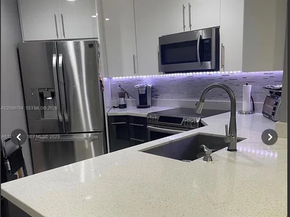 10241 NW 9th Street Cir, Miami, FL