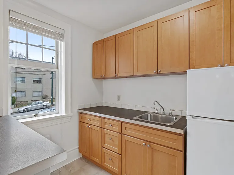 1009 W 10th Ave — Photo 29