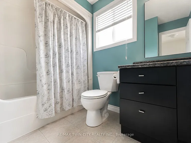 72 Newcastle Dr — Photo 24