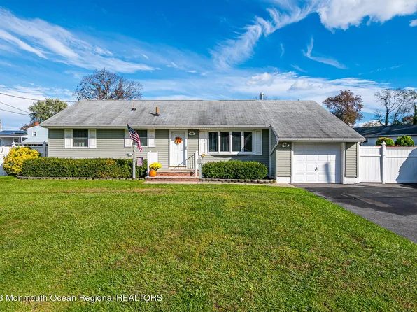 201 Summit Avenue, Belford, NJ 07718