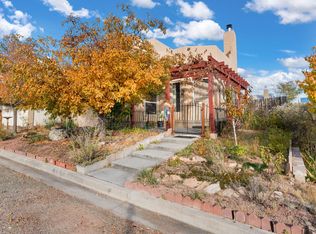 4377 Vuelta Dorada, Santa Fe, NM 87507