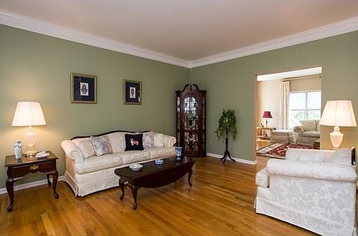 4th image of 13 Ashbury Dr