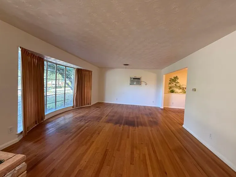 2834 Ava Ln — Photo 2