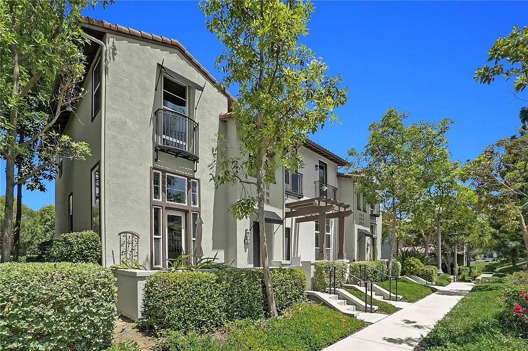 3 bed, 1683 sqft, $5,000 — Photo 2