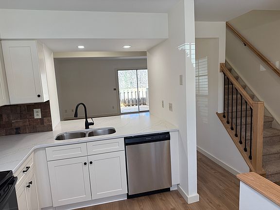 3rd image of 561 Lex Dr #561