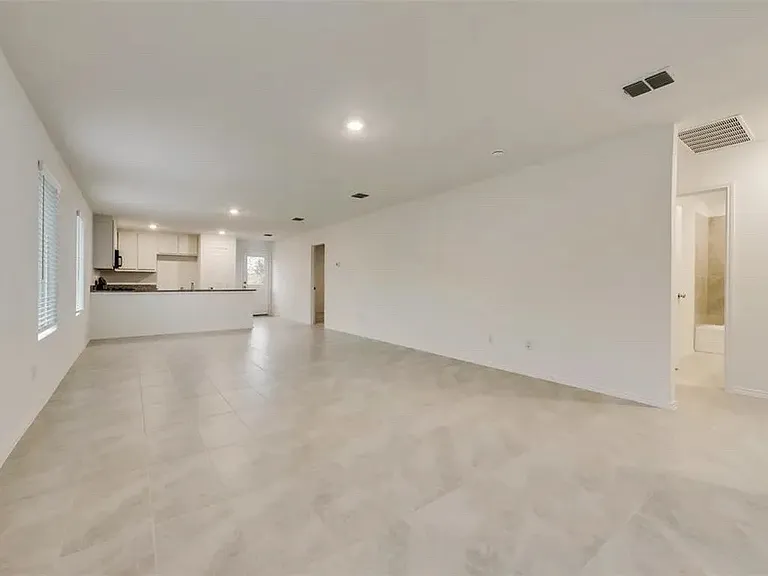 9724 Skyhawk Ave — Photo 3