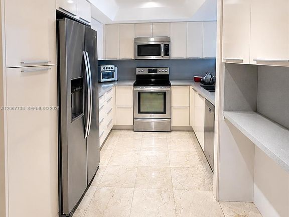 5th image of 520 Brickell Key Dr APT A1710