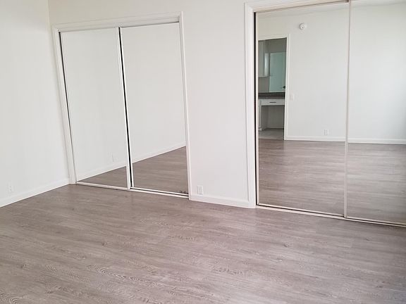 5th image of 1100 Granville Ave #4