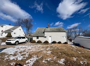 26 Huckleberry Ln, Levittown, PA