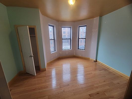 2nd image of 285 Montgomery St #2