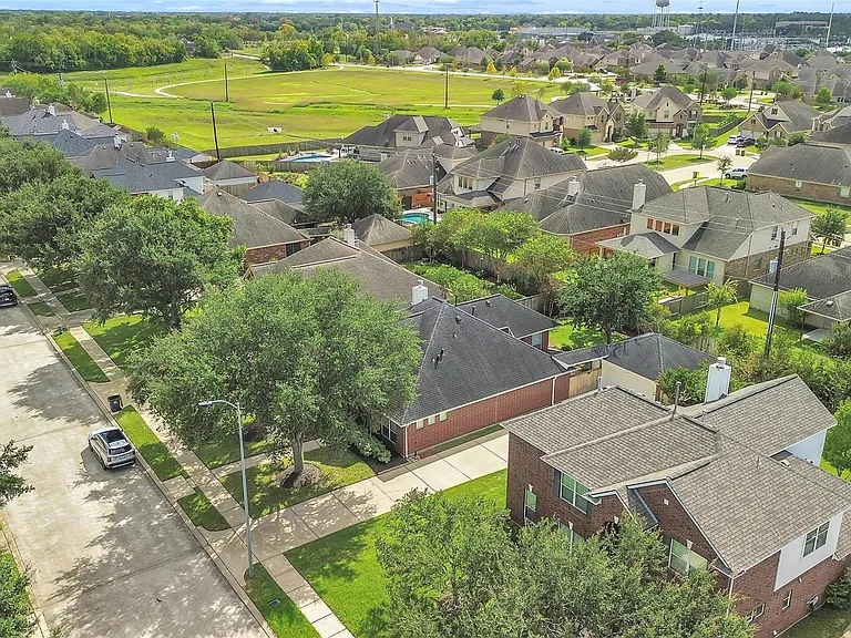 2714 Pebble Creek Dr — Photo 2