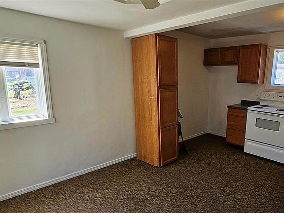 5th image of 218 W Felton Ave