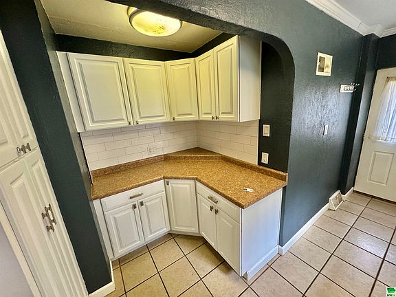4th image of 2918 Douglas St