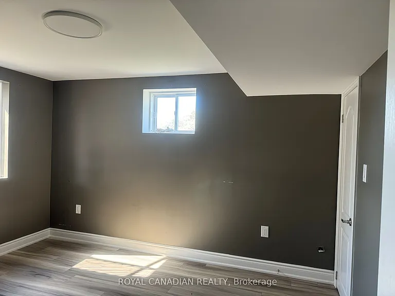 684 Linden Dr #BASEMENT — Photo 12