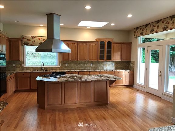 5th image of 3914 Prestwick Lane SE