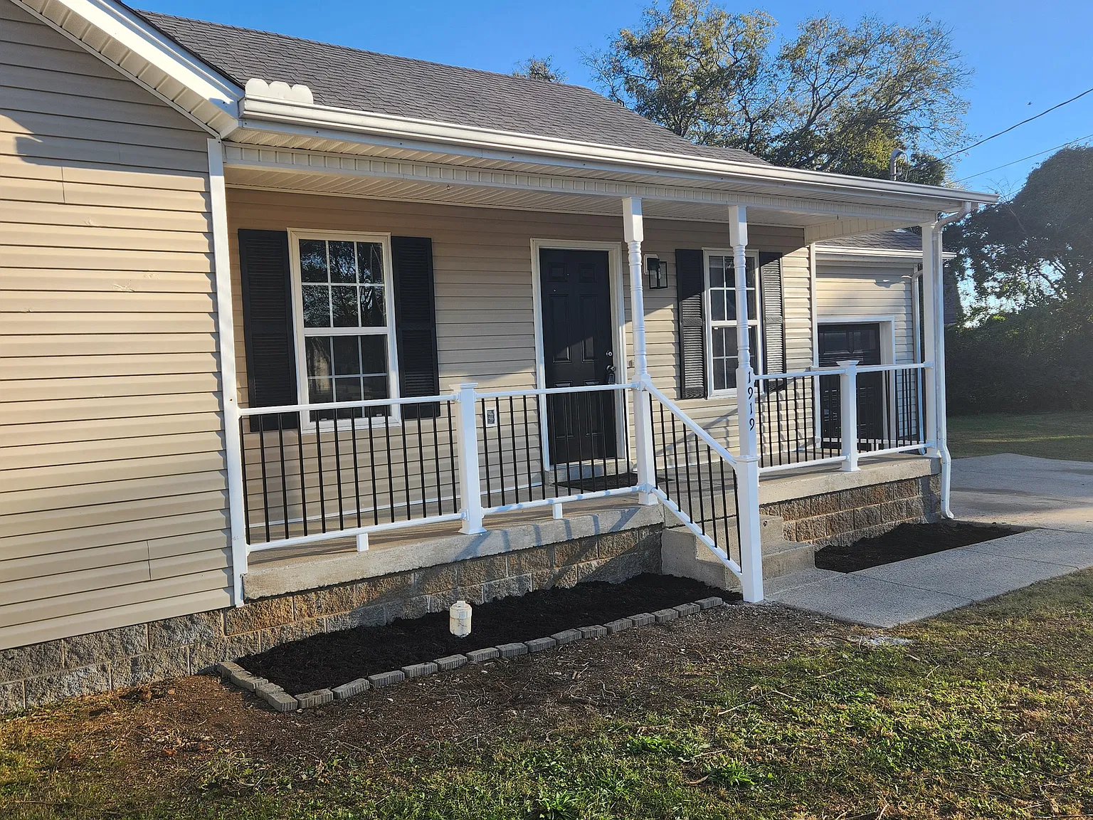 3 bed, 1208 sqft, $2,200 — Photo 1